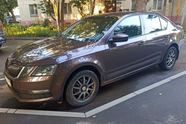 Прокат авто skoda octavia стандарт класса 2018 года в городе Москва Коломенская от 3000 руб./сутки, передний привод, двигатель: бензин, объем 1.6 литров, ОСАГО (Мультидрайв), без водителя, недорого - RentRide