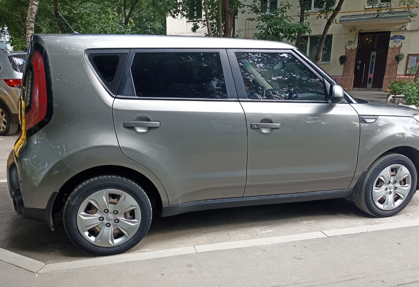 Аренда kia soul эконом класса 2015 года в городе Москва Коломенская от 2800 руб./сутки, передний привод, двигатель: бензин, объем 1.6 литров, ОСАГО (Мультидрайв), без водителя, недорого, вид 7 - RentRide