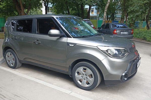Прокат авто kia soul эконом класса 2015 года в городе Москва Коломенская от 2800 руб./сутки, передний привод, двигатель: бензин, объем 1.6 литров, ОСАГО (Мультидрайв), без водителя, недорого - RentRide