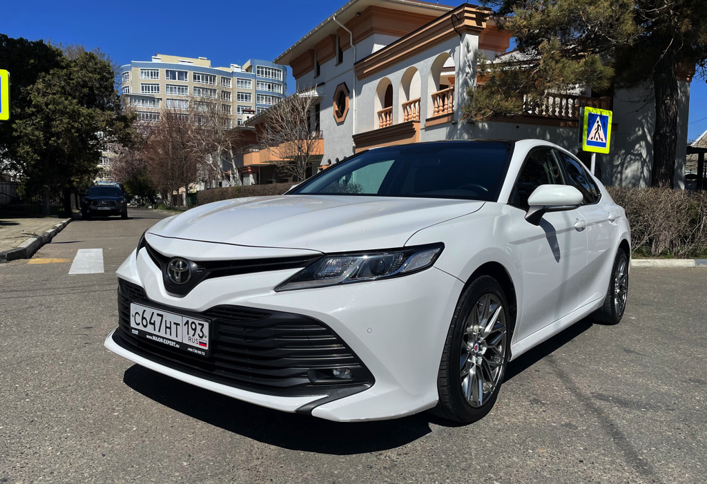Toyota Camry седан 2019