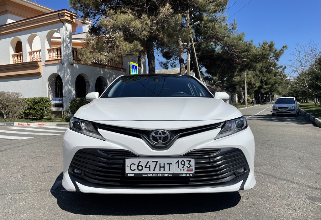 Toyota Camry седан 2019