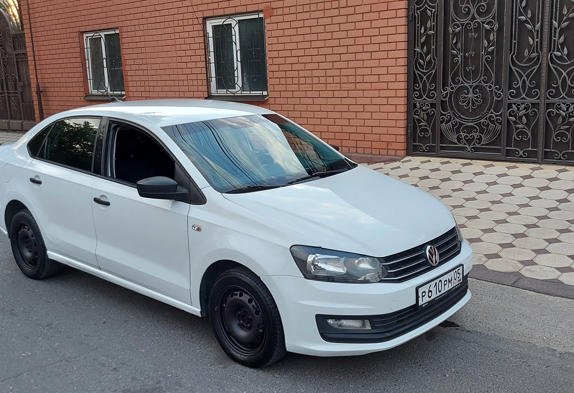 Аренда volkswagen polo стандарт класса 2019 года в городе Москва от 3200 руб./сутки, передний привод, двигатель: бензин, объем 1.6 литров, ОСАГО (Мультидрайв), без водителя, недорого, вид 7 - RentRide