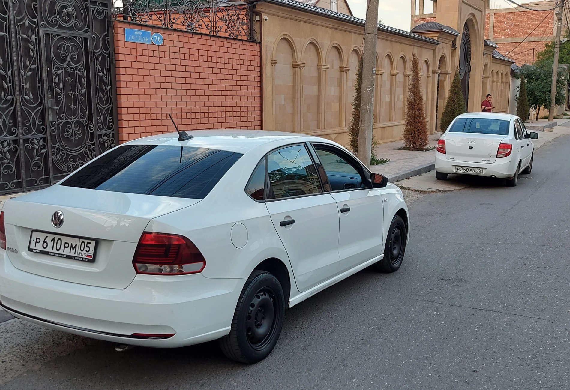 Аренда volkswagen polo стандарт класса 2019 года в городе Москва от 3200 руб./сутки, передний привод, двигатель: бензин, объем 1.6 литров, ОСАГО (Мультидрайв), без водителя, недорого, вид 5 - RentRide