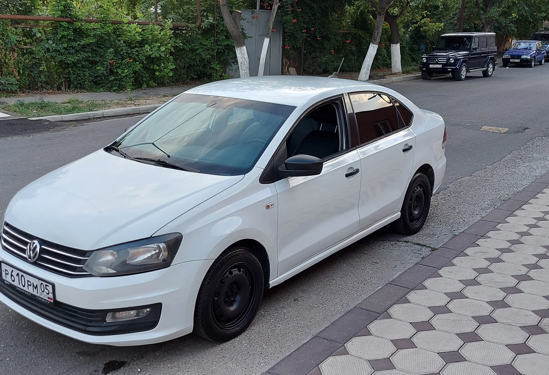 Аренда volkswagen polo стандарт класса 2019 года в городе Москва от 3200 руб./сутки, передний привод, двигатель: бензин, объем 1.6 литров, ОСАГО (Мультидрайв), без водителя, недорого, вид 2 - RentRide
