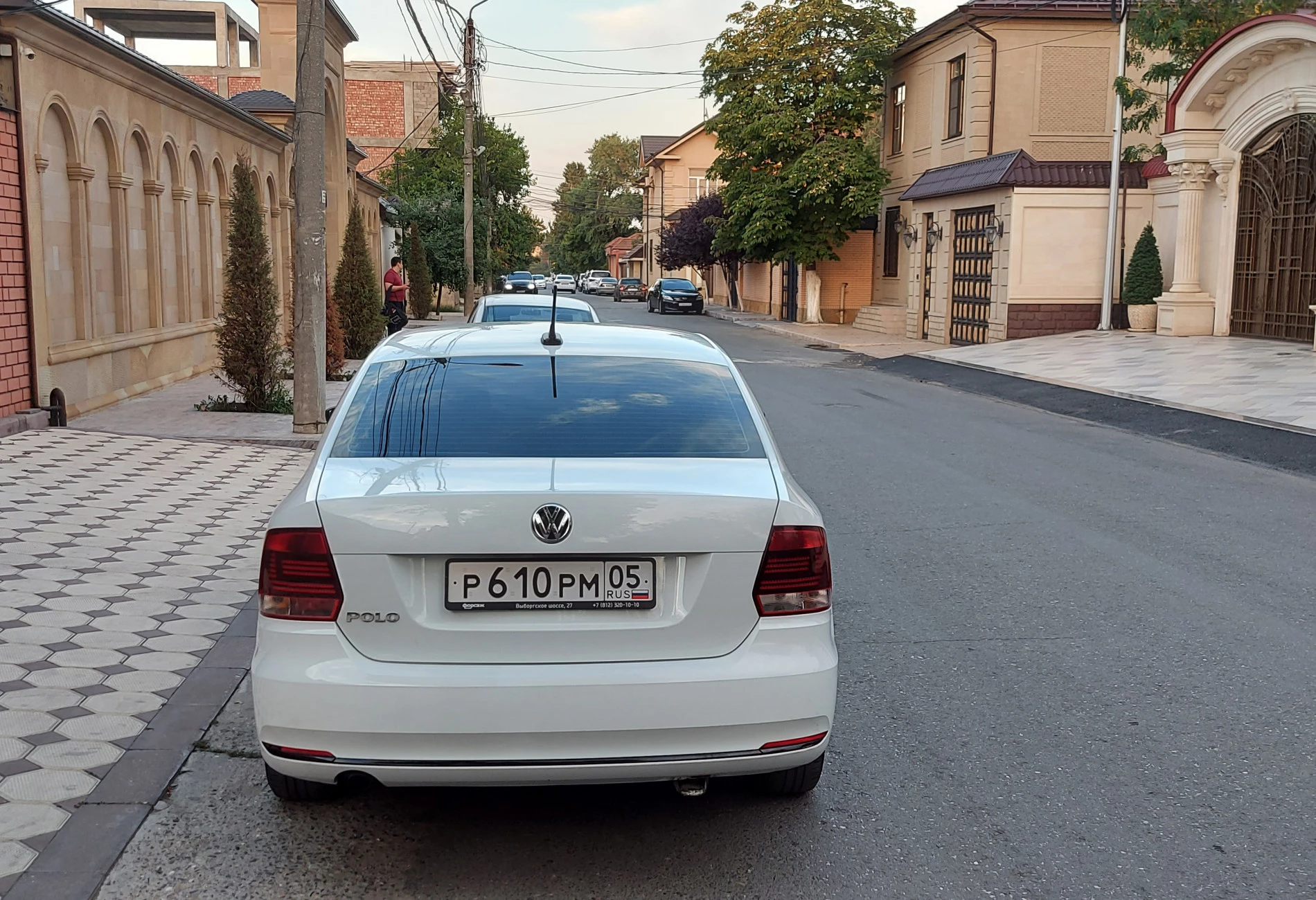 Аренда volkswagen polo стандарт класса 2019 года в городе Москва от 3200 руб./сутки, передний привод, двигатель: бензин, объем 1.6 литров, ОСАГО (Мультидрайв), без водителя, недорого, вид 4 - RentRide