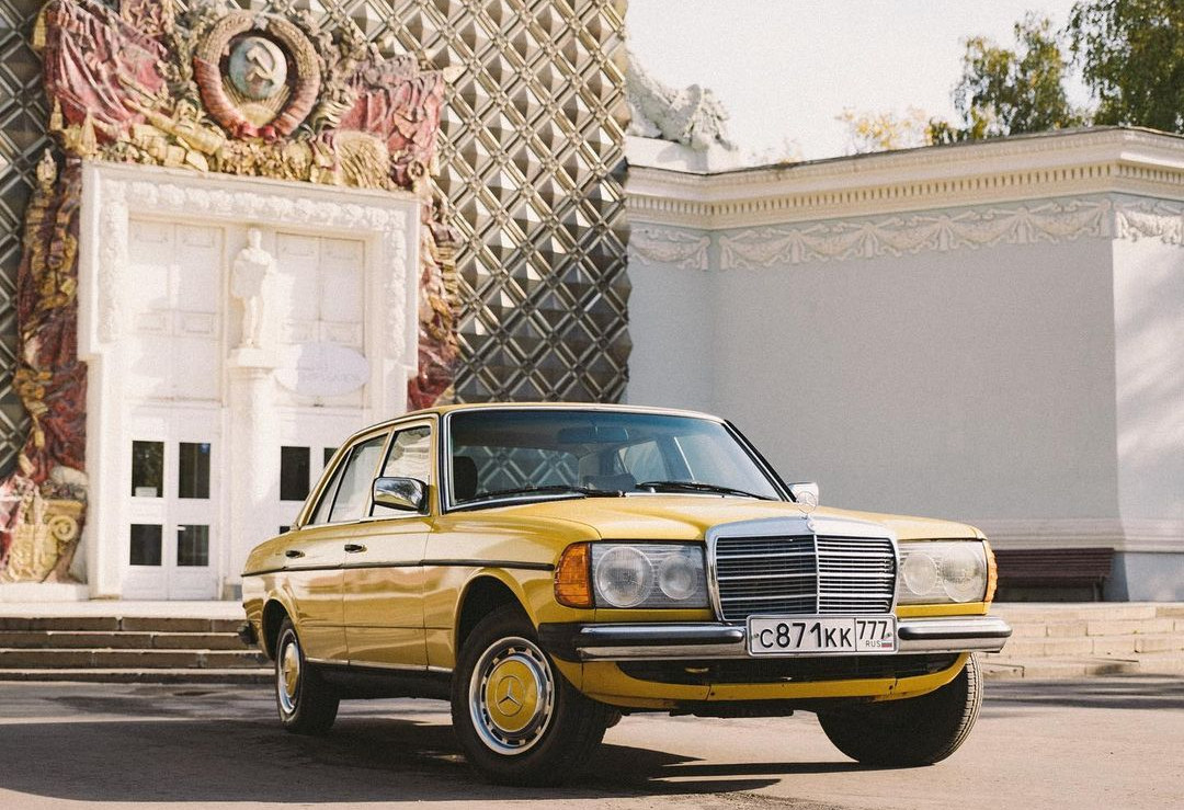 Аренда mercedes-benz w123 бизнес класса 1977 года в городе Москва от 5592 руб./сутки, задний привод, двигатель: бензин, ОСАГО (Мультидрайв), без водителя, недорого, вид 4 - RentRide