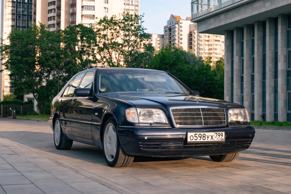 Прокат авто mercedes-benz s-klass премиум класса 1998 года в городе Москва от 9592 руб./сутки, задний привод, двигатель: бензин, ОСАГО (Впишу в полис), без водителя, недорого - RentRide