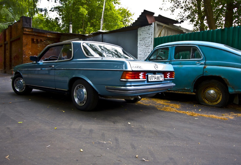 Аренда mercedes-benz w123 премиум класса 1979 года в городе Москва Беломорская от 9600 руб./сутки, задний привод, двигатель: бензин, каско (Впишу в полис), ОСАГО (Впишу в полис), без водителя, недорого, вид 5 - RentRide