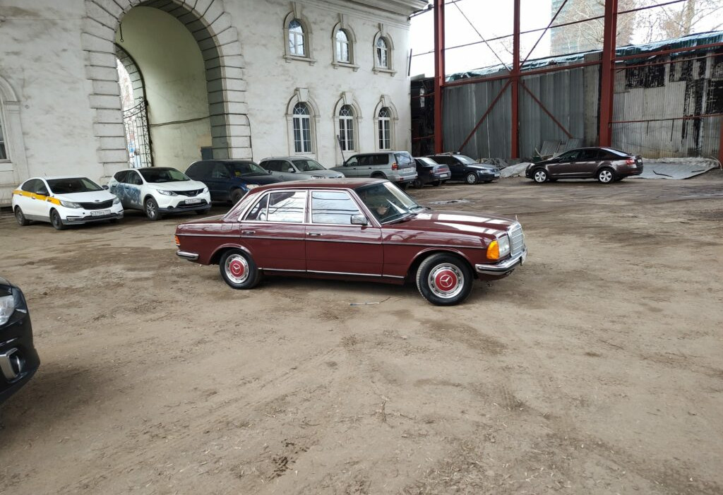Daimler 230e седан 1982