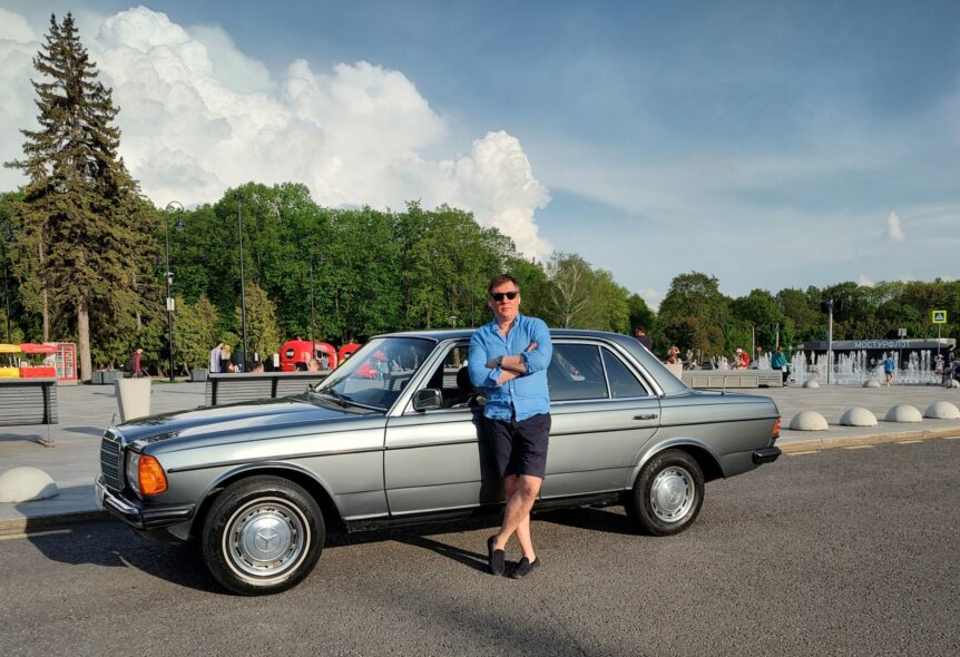Аренда mercedes-benz w123 стандарт класса 1982 года в городе Москва Беломорская от 4800 руб./сутки, задний привод, двигатель: бензин, объем 2298 литров, каско (Впишу в полис), ОСАГО (Впишу в полис), без водителя, недорого, вид 5 - RentRide