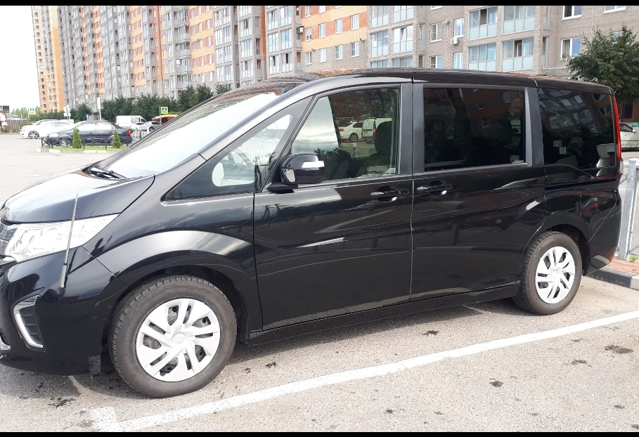 Аренда honda stepwgn 2019 года в городе Москва от 4800 руб./сутки, передний привод, двигатель: бензин, объем 1.5 литров, ОСАГО (Мультидрайв), без водителя, недорого - RentRide