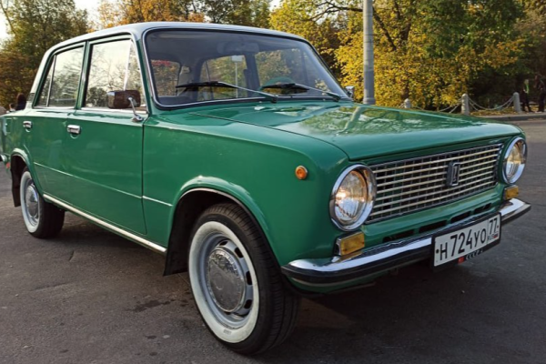 Прокат авто lada 2101 1985 года в городе Москва от 3992 руб./сутки, задний привод, двигатель: бензин, объем 2 литра, ОСАГО (Впишу в полис), без водителя, недорого - RentRide