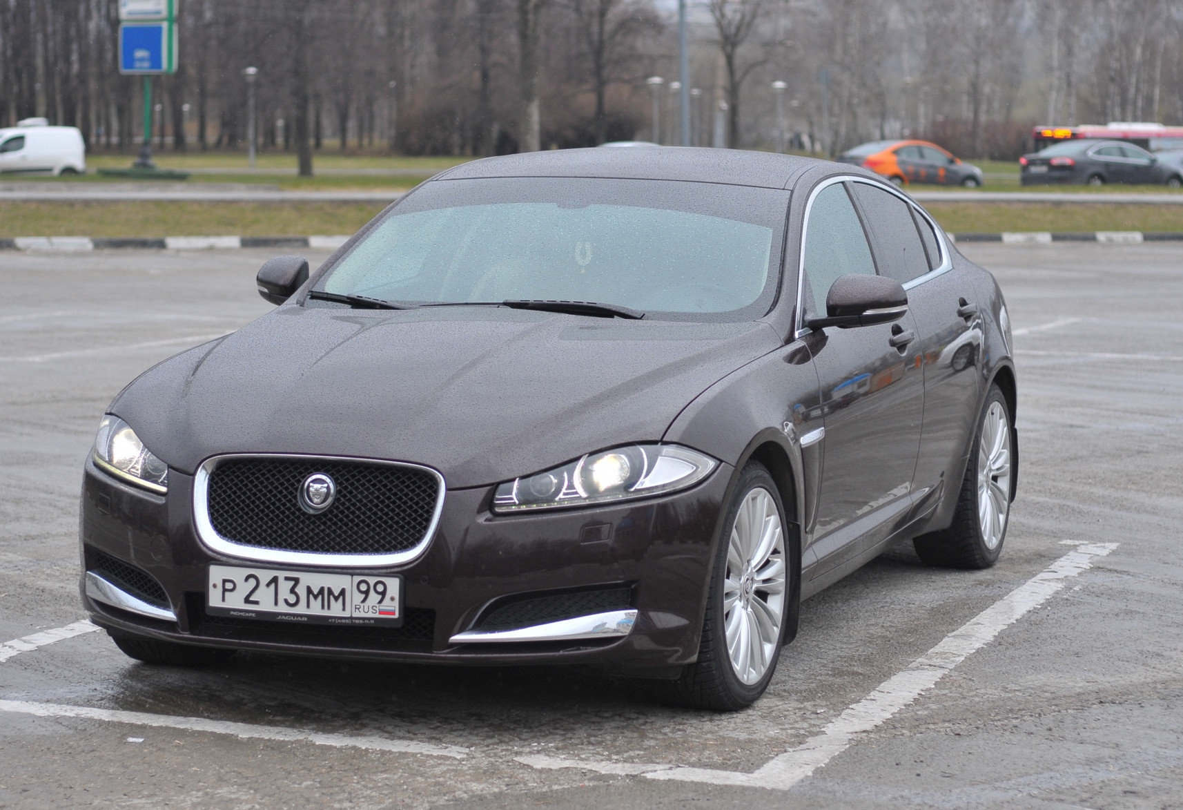 Аренда jaguar xf бизнес класса 2012 года в городе Москва Орехово от 5272 руб./сутки, задний привод, двигатель: дизель, объем 3 литра, ОСАГО (Впишу в полис), без водителя, недорого - RentRide
