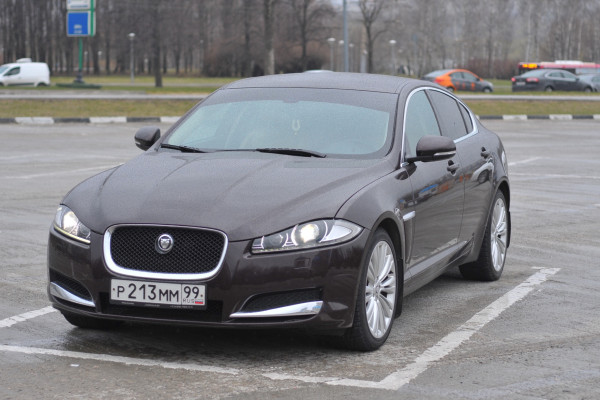 Прокат авто jaguar xf бизнес класса 2012 года в городе Москва Орехово от 5432 руб./сутки, задний привод, двигатель: дизель, объем 3 литра, ОСАГО (Впишу в полис), без водителя, недорого - RentRide