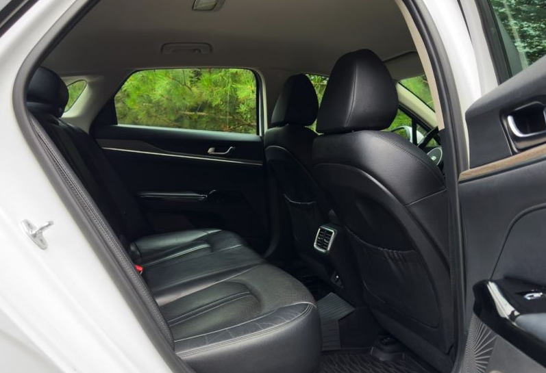 Аренда kia k5 стандарт класса 2021 года в городе Москва от 3590 руб./сутки, передний привод, двигатель: бензин, объем 2 литра, каско (Впишу в полис), ОСАГО (Мультидрайв), без водителя, недорого, вид 4 - RentRide