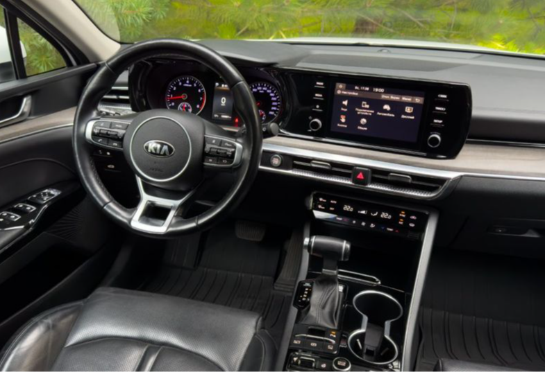 Аренда kia k5 стандарт класса 2021 года в городе Москва от 3590 руб./сутки, передний привод, двигатель: бензин, объем 2 литра, каско (Впишу в полис), ОСАГО (Мультидрайв), без водителя, недорого, вид 3 - RentRide