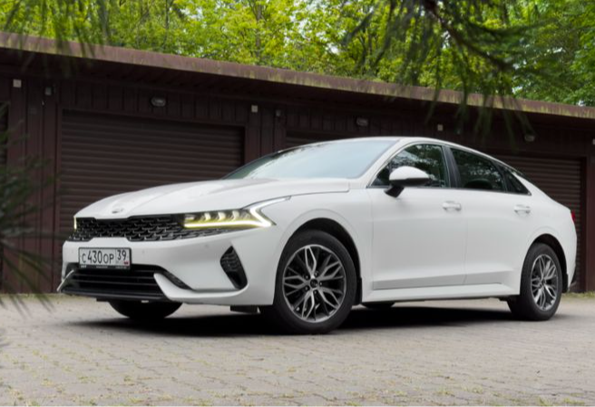 Аренда kia k5 стандарт класса 2021 года в городе Москва от 3590 руб./сутки, передний привод, двигатель: бензин, объем 2 литра, каско (Впишу в полис), ОСАГО (Мультидрайв), без водителя, недорого - RentRide