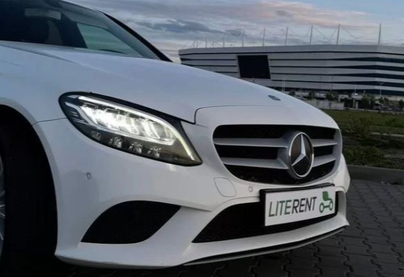 Аренда mercedes-benz c-klass стандарт класса 2018 года в городе Москва от 4490 руб./сутки, задний привод, двигатель: бензин, объем 1.6 литров, каско (Впишу в полис), ОСАГО (Мультидрайв), без водителя, недорого, вид 2 - RentRide