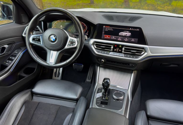 Аренда bmw 3-serii стандарт класса 2019 года в городе Москва от 4290 руб./сутки, задний привод, двигатель: дизель, объем 1995 литров, ОСАГО (Мультидрайв), без водителя, недорого, вид 3 - RentRide