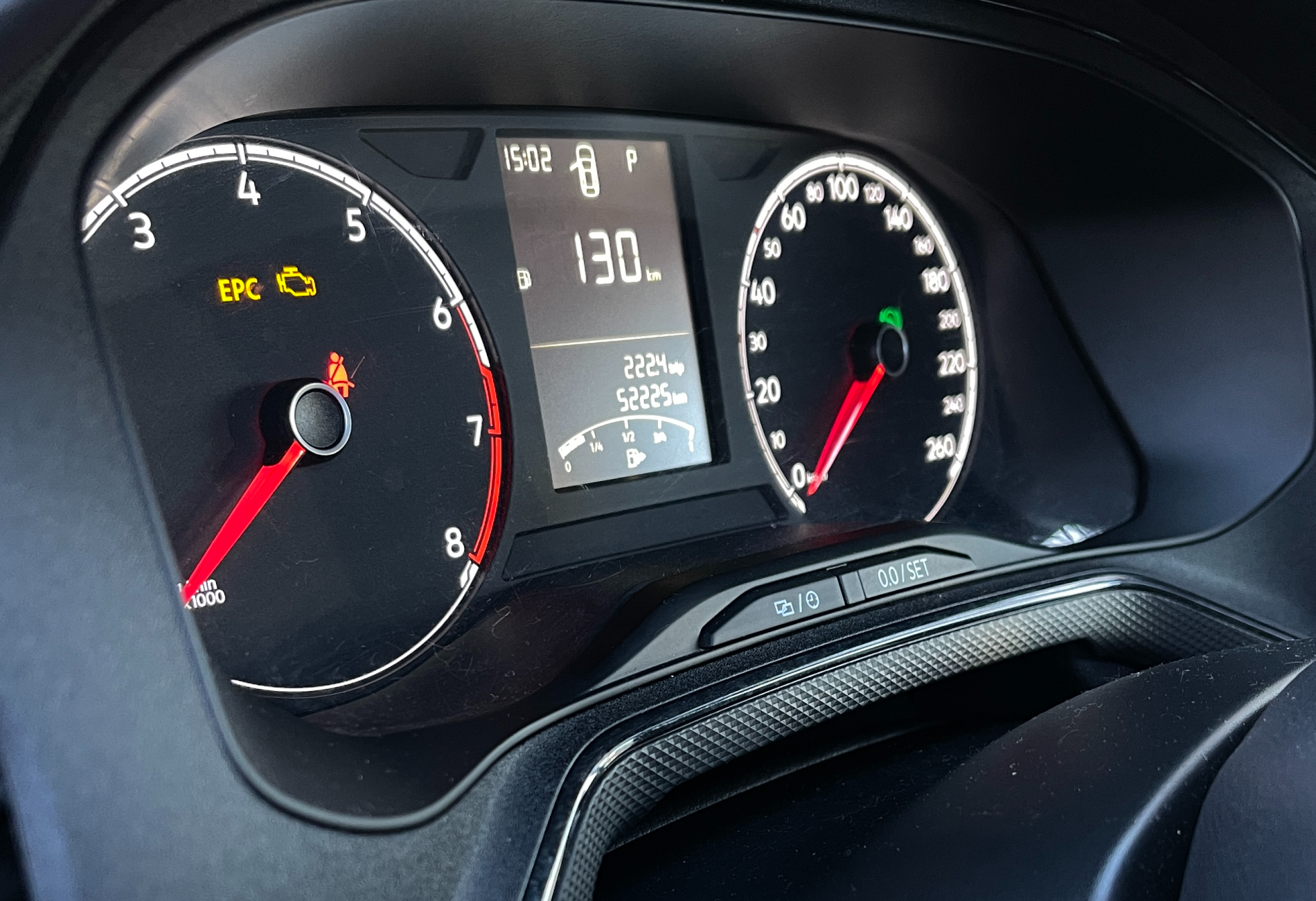 Аренда volkswagen polo эконом класса 2021 года в городе Москва от 2232 руб./сутки, передний привод, двигатель: бензин, объем 1.6 литров, ОСАГО (Мультидрайв), без водителя, недорого, вид 5 - RentRide