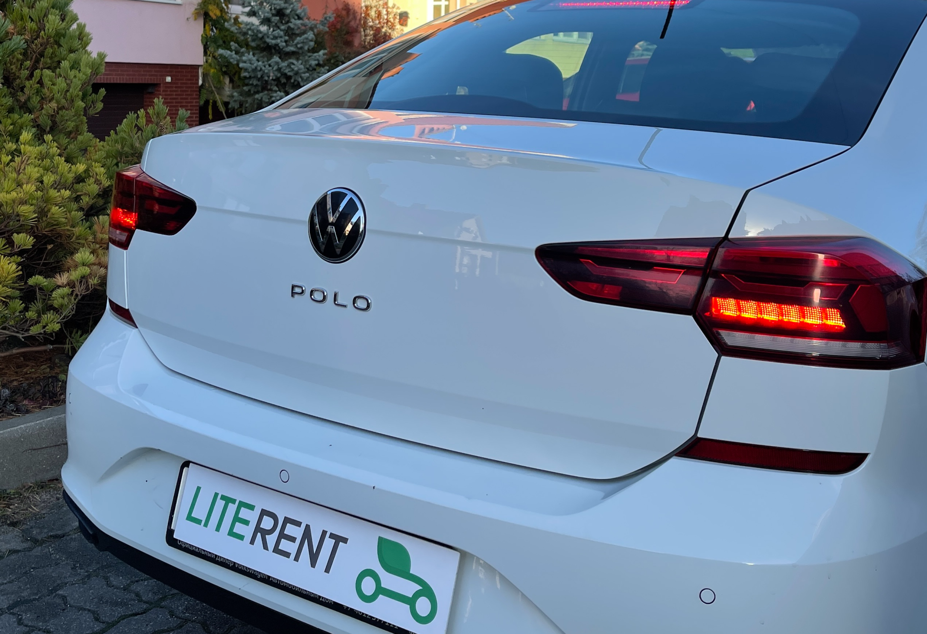 Аренда volkswagen polo эконом класса 2021 года в городе Москва от 2232 руб./сутки, передний привод, двигатель: бензин, объем 1.6 литров, ОСАГО (Мультидрайв), без водителя, недорого, вид 3 - RentRide