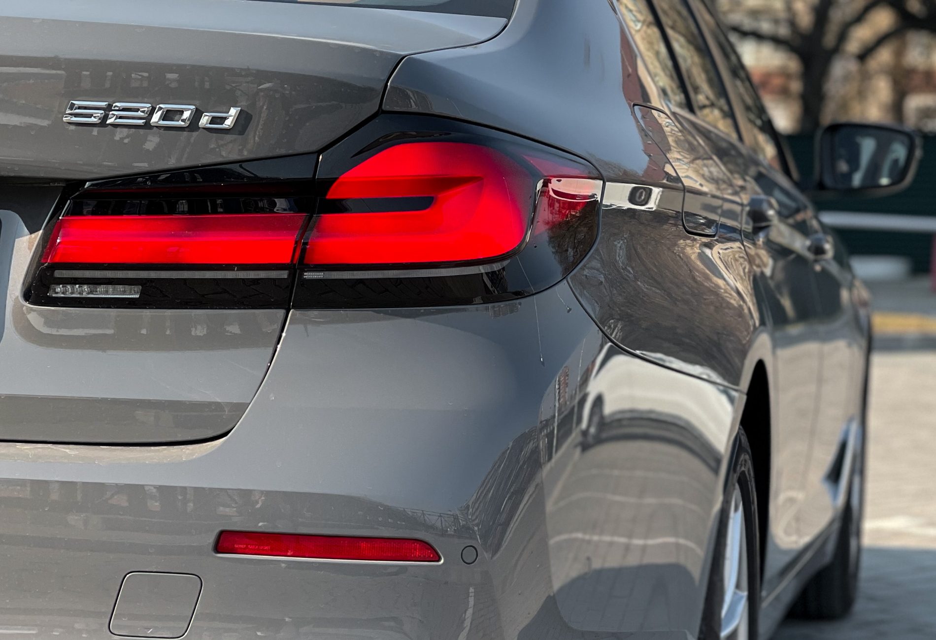 Аренда bmw 5-serii бизнес класса 2021 года в городе Москва от 6392 руб./сутки, задний привод, двигатель: дизель, объем 1995 литров, ОСАГО (Мультидрайв), без водителя, недорого, вид 2 - RentRide