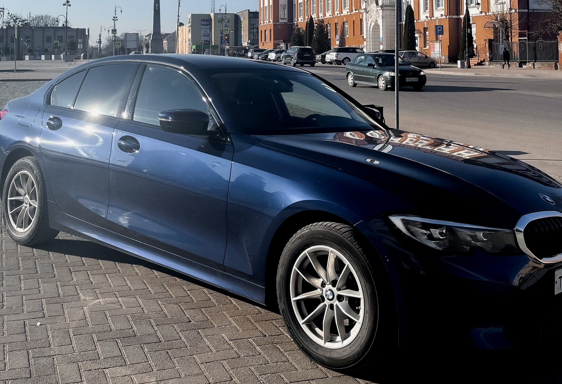 Аренда bmw 5-serii бизнес класса 2021 года в городе Москва от 6392 руб./сутки, задний привод, двигатель: дизель, объем 1995 литров, ОСАГО (Мультидрайв), без водителя, недорого, вид 2 - RentRide