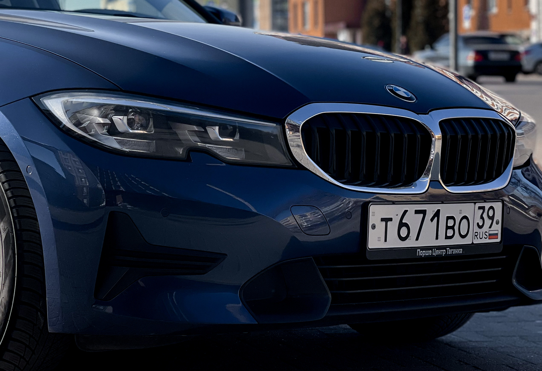 Аренда bmw 5-serii бизнес класса 2021 года в городе Москва от 6392 руб./сутки, задний привод, двигатель: дизель, объем 1995 литров, ОСАГО (Мультидрайв), без водителя, недорого - RentRide