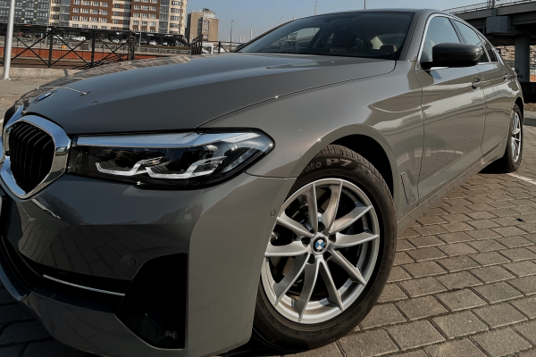 Прокат авто bmw 5-serii бизнес класса 2021 года в городе Калининград от 6392 руб./сутки, задний привод, двигатель: дизель, объем 1995 литров, ОСАГО (Мультидрайв), без водителя, недорого - RentRide
