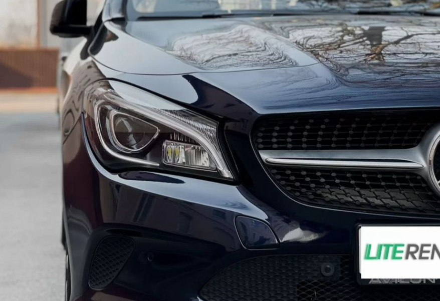 Аренда mercedes-benz cla бизнес класса 2018 года в городе Москва от 5272 руб./сутки, передний привод, двигатель: бензин, объем 1300 литров, ОСАГО (Мультидрайв), без водителя, недорого - RentRide