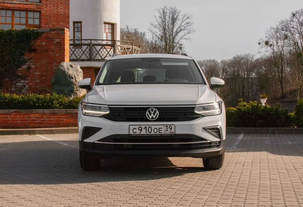 Аренда volkswagen tiguan стандарт класса 2021 года в городе Москва от 3992 руб./сутки, передний привод, двигатель: бензин, объем 1395 литров, каско (Впишу в полис), ОСАГО (Мультидрайв), без водителя, недорого, вид 2 - RentRide