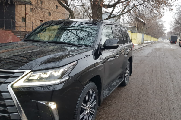 Прокат авто lexus lx 2018 года в городе Москва Владыкино от 14400 руб./сутки, полный привод, двигатель: бензин, объем 5.7 литров, каско (Мультидрайв), ОСАГО (Мультидрайв), без водителя, недорого - RentRide