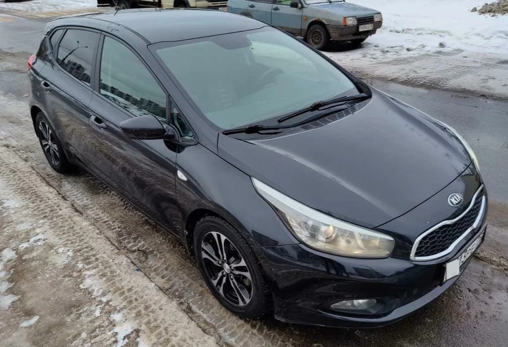 Аренда kia ceed эконом класса 2012 года в городе Москва Митино от 2100 руб./сутки, передний привод, двигатель: бензин, объем 1.6 литров, ОСАГО (Мультидрайв), без водителя, недорого, вид 2 - RentRide
