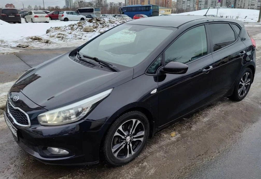 Аренда kia ceed эконом класса 2012 года в городе Москва Митино от 2100 руб./сутки, передний привод, двигатель: бензин, объем 1.6 литров, ОСАГО (Мультидрайв), без водителя, недорого - RentRide