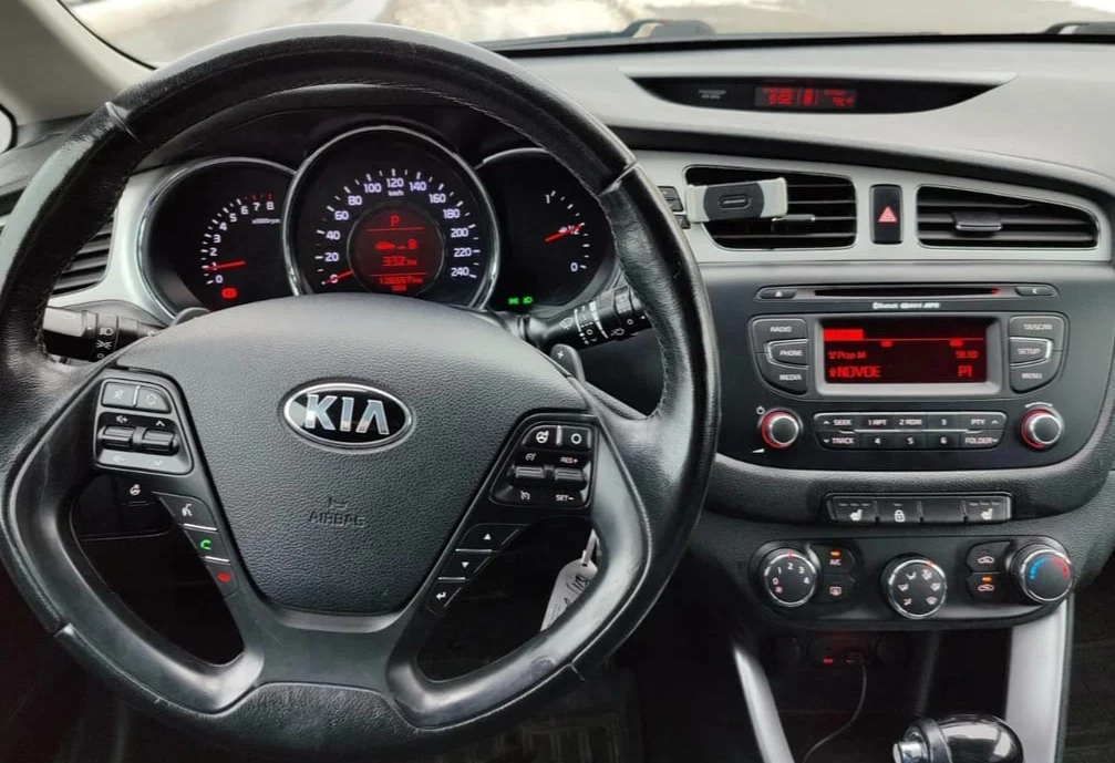Аренда kia ceed эконом класса 2012 года в городе Москва Митино от 2100 руб./сутки, передний привод, двигатель: бензин, объем 1.6 литров, ОСАГО (Мультидрайв), без водителя, недорого, вид 3 - RentRide