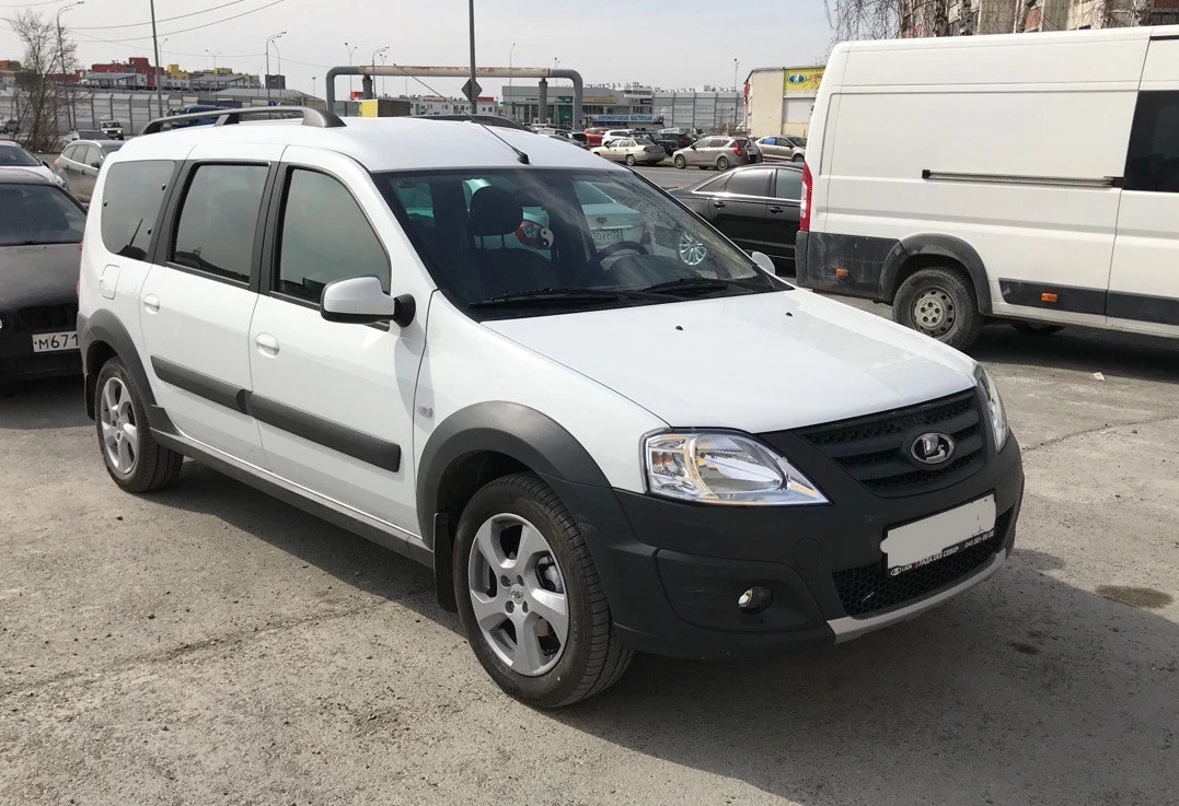 Аренда lada largus-cross эконом класса 2020 года в городе Москва от 2300 руб./сутки, передний привод, двигатель: бензин, объем 1.6 литров, каско (Мультидрайв), ОСАГО (Мультидрайв), без водителя, недорого - RentRide