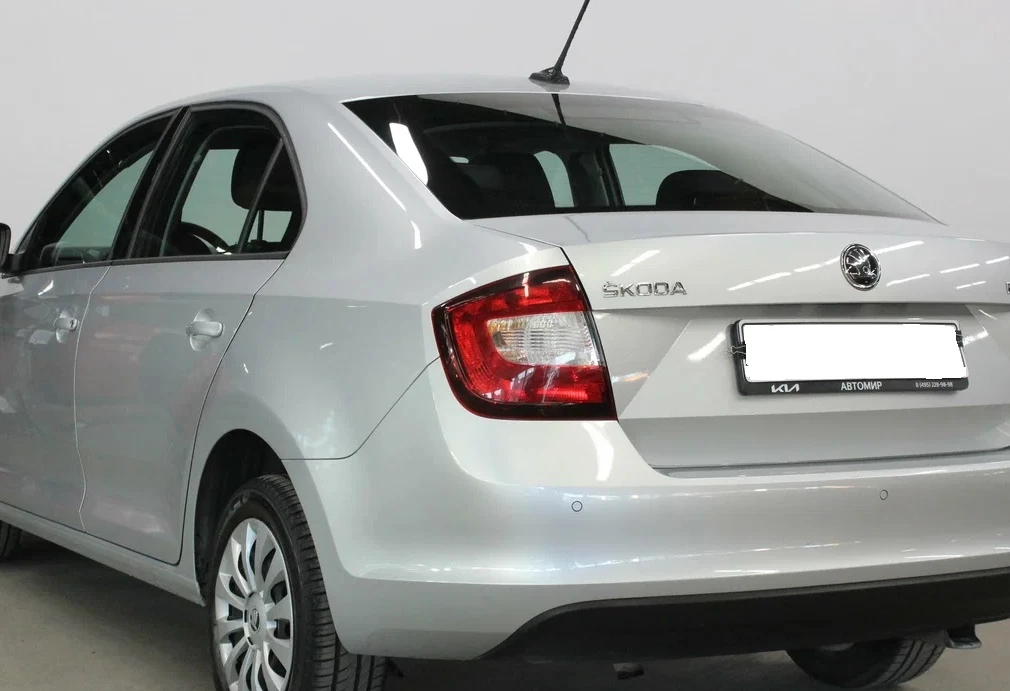 Аренда skoda rapid эконом класса 2018 года в городе Москва Войковская от 1840 руб./сутки, передний привод, двигатель: бензин, объем 1.6 литров, каско (Мультидрайв), ОСАГО (Мультидрайв), без водителя, недорого, вид 5 - RentRide