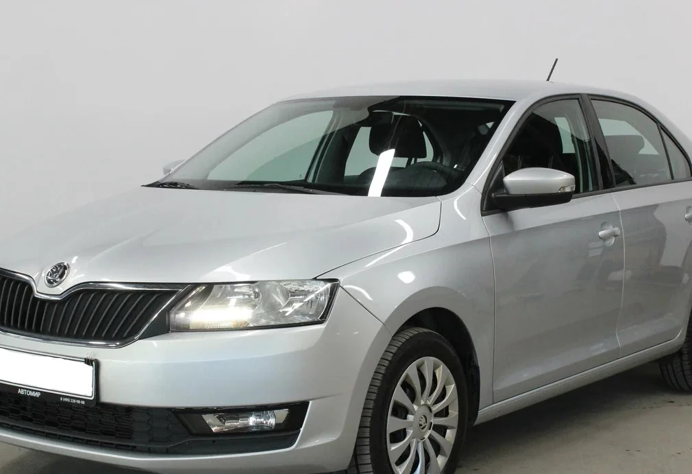 Аренда skoda rapid эконом класса 2018 года в городе Москва Войковская от 1840 руб./сутки, передний привод, двигатель: бензин, объем 1.6 литров, каско (Мультидрайв), ОСАГО (Мультидрайв), без водителя, недорого - RentRide