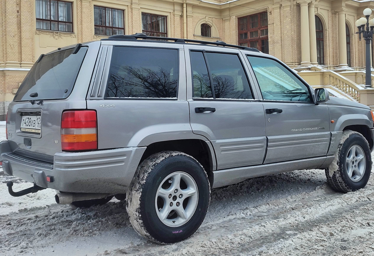 Аренда jeep grand-cherokee бизнес класса 1998 года в городе Москва от 7992 руб./сутки, полный привод, двигатель: бензин, объем 5.9 литров, ОСАГО (Впишу в полис), без водителя, недорого, вид 11 - RentRide