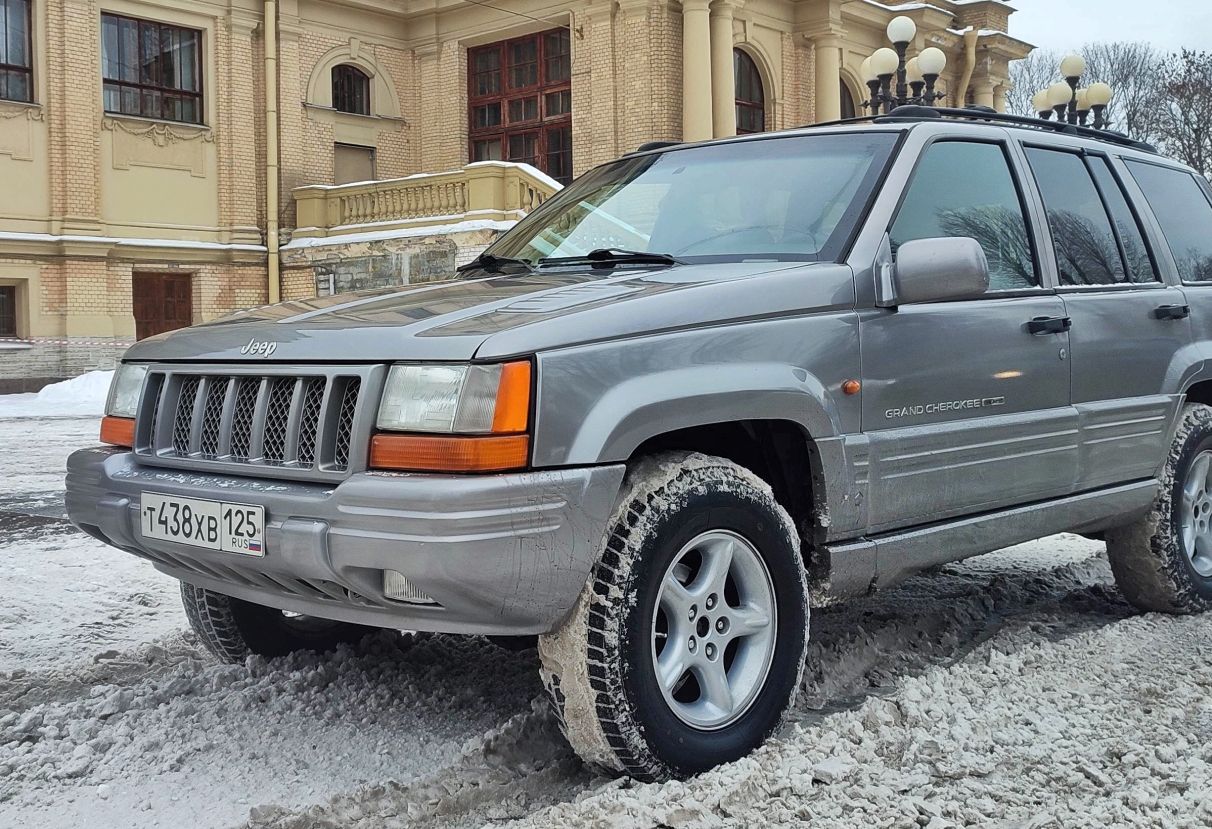 Аренда jeep grand-cherokee бизнес класса 1998 года в городе Москва от 8792 руб./сутки, полный привод, двигатель: бензин, объем 5.9 литров, ОСАГО (Впишу в полис), без водителя, недорого, вид 10 - RentRide