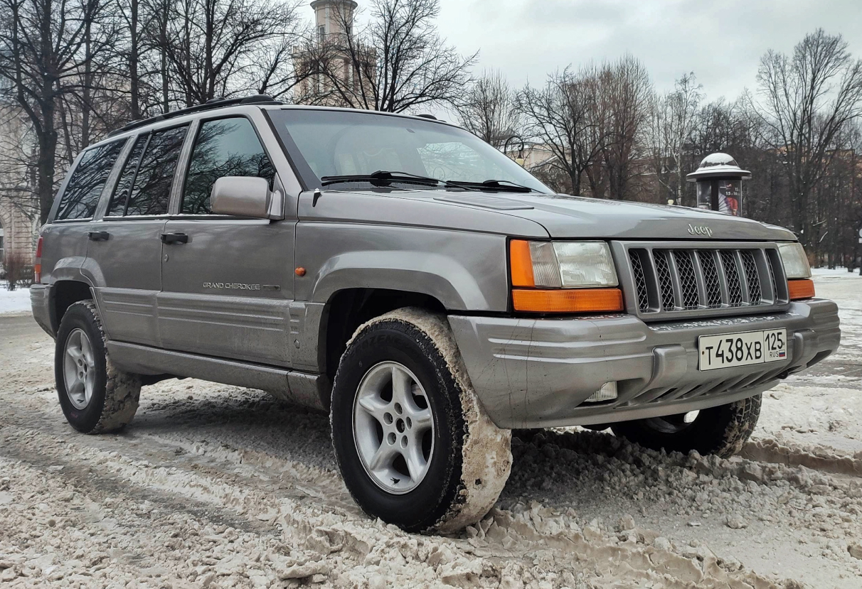 Аренда jeep grand-cherokee бизнес класса 1998 года в городе Москва от 8792 руб./сутки, полный привод, двигатель: бензин, объем 5.9 литров, ОСАГО (Впишу в полис), без водителя, недорого - RentRide