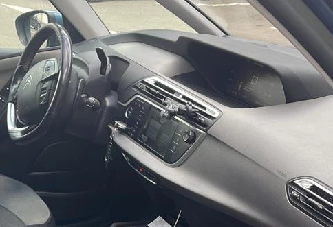 Аренда citroen c4-picasso эконом класса 2014 года в городе Москва Тверская от 2560 руб./сутки, передний привод, двигатель: дизель, объем 1.6 литров, ОСАГО (Мультидрайв), без водителя, недорого, вид 3 - RentRide