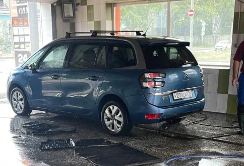Аренда citroen c4-picasso эконом класса 2014 года в городе Москва Тверская от 2560 руб./сутки, передний привод, двигатель: дизель, объем 1.6 литров, ОСАГО (Мультидрайв), без водителя, недорого, вид 4 - RentRide