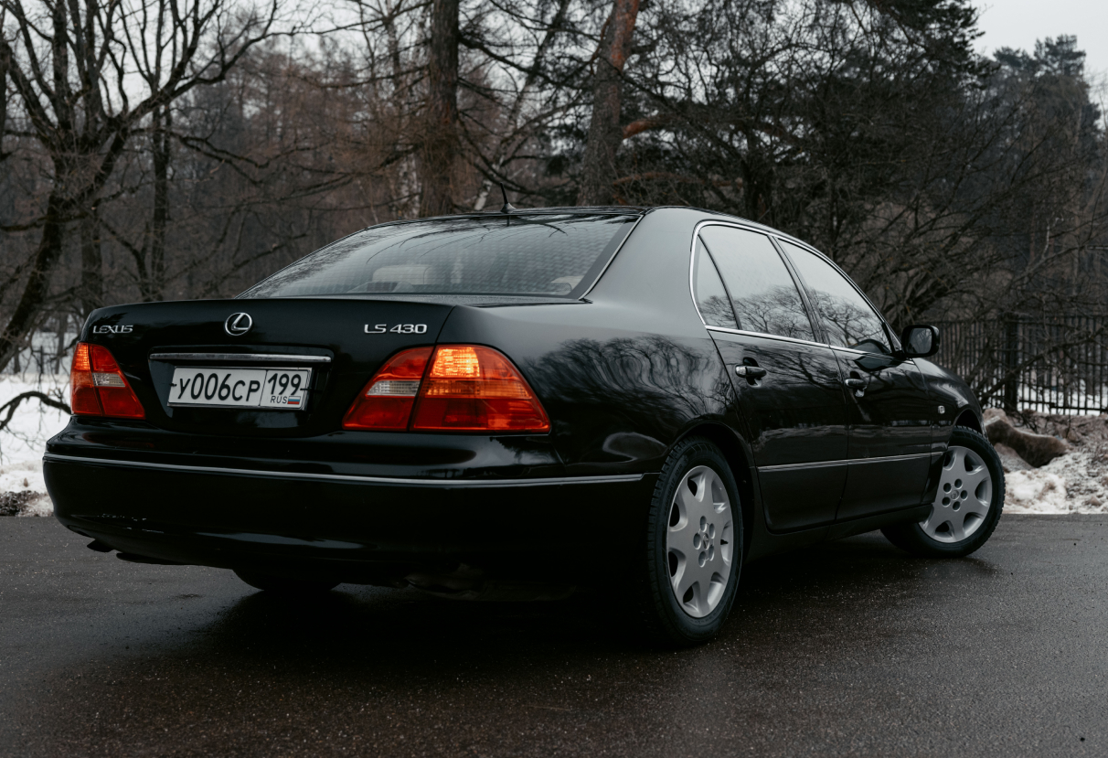 Аренда lexus ls 2000 года в городе Москва от 8792 руб./сутки, задний привод, двигатель: бензин, объем 4.3 литра, ОСАГО (Впишу в полис), без водителя, недорого, вид 5 - RentRide