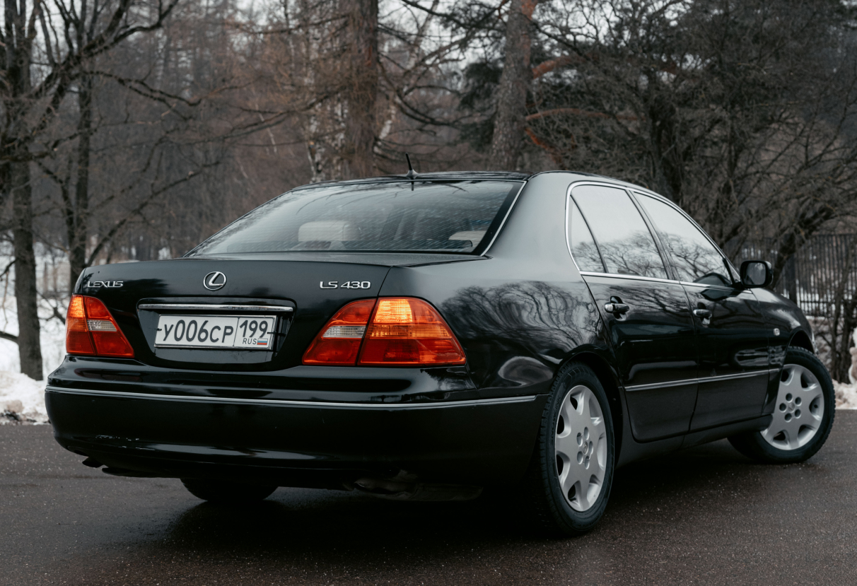Аренда lexus ls 2000 года в городе Москва от 8792 руб./сутки, задний привод, двигатель: бензин, объем 4.3 литра, ОСАГО (Впишу в полис), без водителя, недорого, вид 12 - RentRide