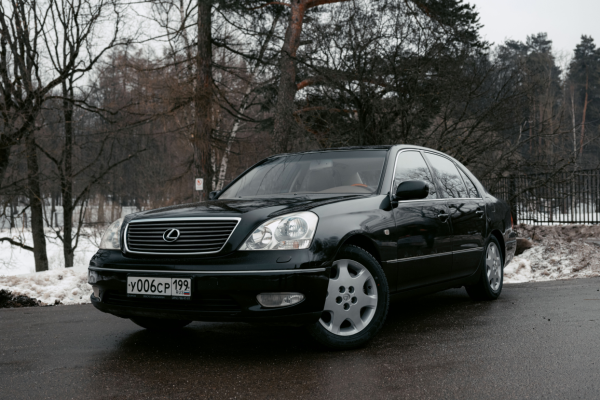 Прокат авто lexus ls 2000 года в городе Москва от 8792 руб./сутки, задний привод, двигатель: бензин, объем 4.3 литра, ОСАГО (Впишу в полис), без водителя, недорого - RentRide