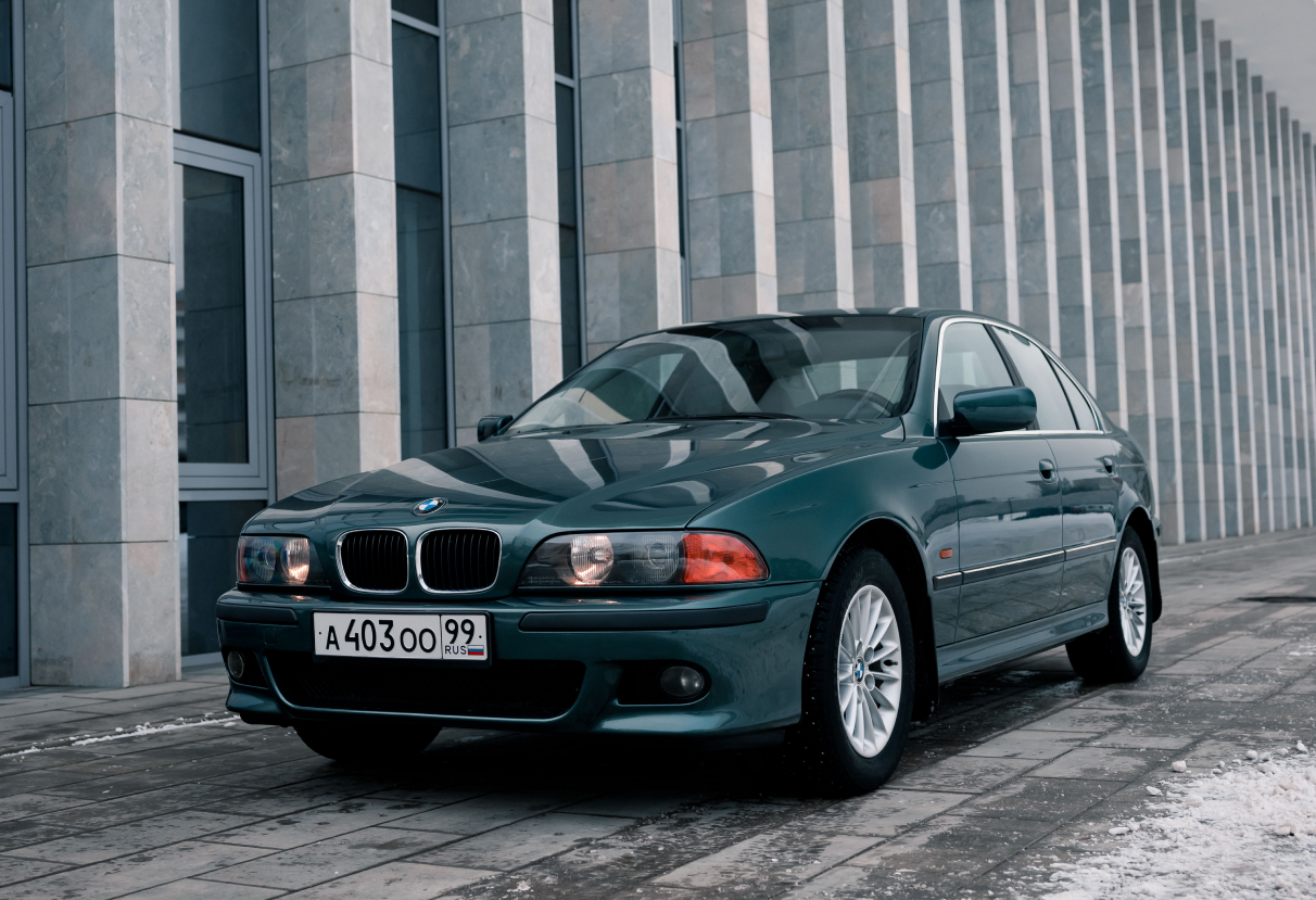 Аренда bmw 5-serii 1998 года в городе Москва от 7992 руб./сутки, задний привод, двигатель: бензин, объем 2 литра, ОСАГО (Впишу в полис), без водителя, недорого - RentRide