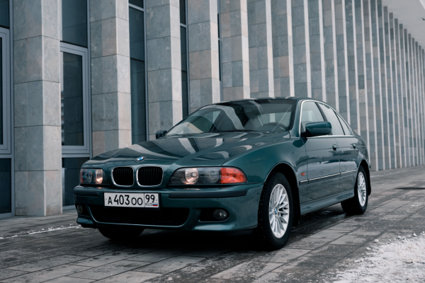 Прокат авто bmw 5-serii 1998 года в городе Москва от 7992 руб./сутки, задний привод, двигатель: бензин, объем 2 литра, ОСАГО (Впишу в полис), без водителя, недорого - RentRide