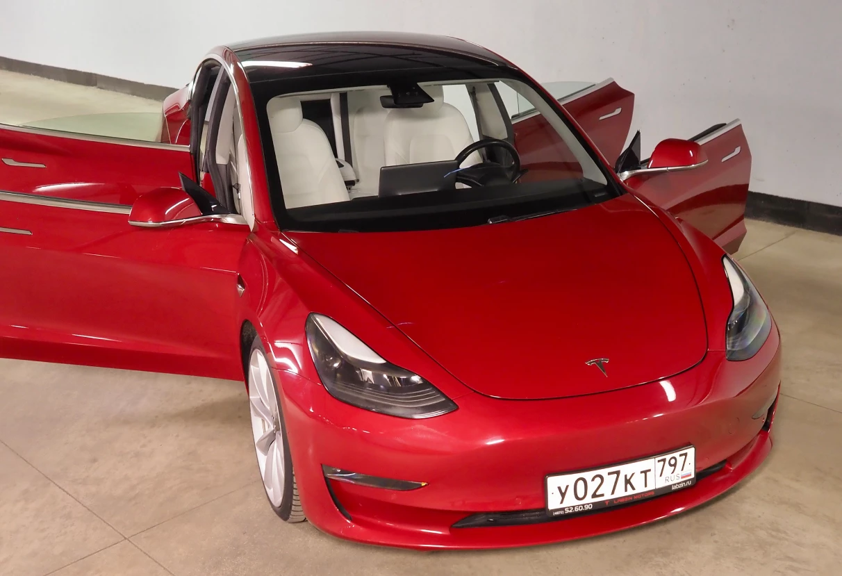 Аренда tesla model-3 премиум класса 2018 года в городе Москва от 13592 руб./сутки, полный привод, двигатель: электро, ОСАГО (Впишу в полис), без водителя, недорого, вид 7 - RentRide