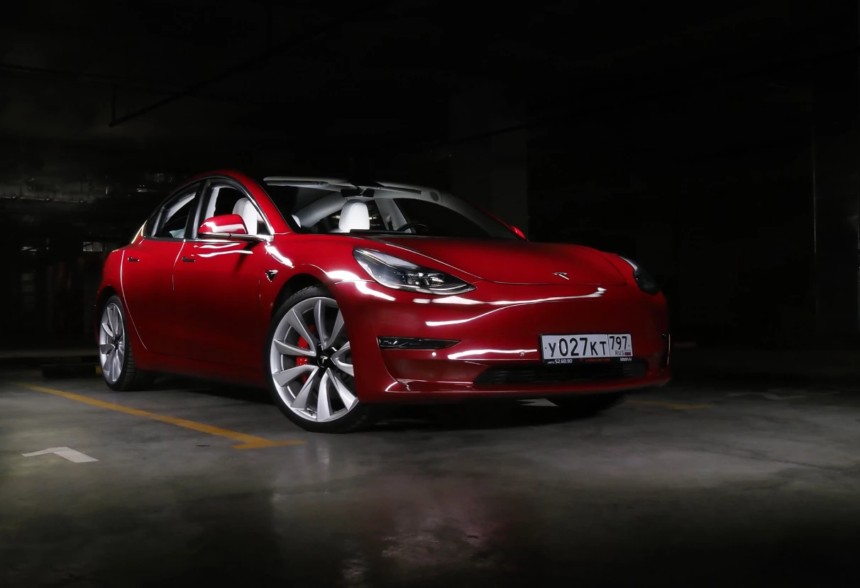 Аренда tesla model-3 премиум класса 2018 года в городе Москва от 13592 руб./сутки, полный привод, двигатель: электро, ОСАГО (Впишу в полис), без водителя, недорого, вид 2 - RentRide